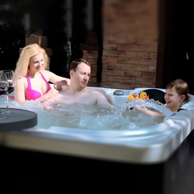 A családi kerti pezsgőfürdő előnyei